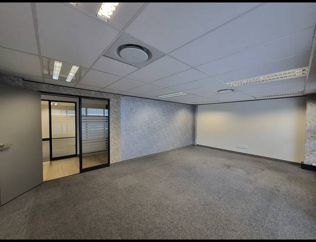 675M² OFFICE TO LET IN SANDTON CENTRAL